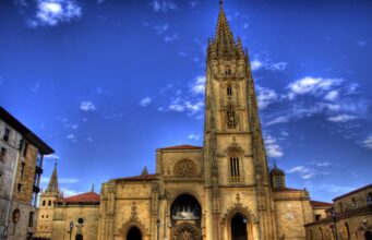 El Camino de Santiago: Oviedo y La Ruta Pionera del Camino Primitivo. Excursión visita guiada a Oviedo